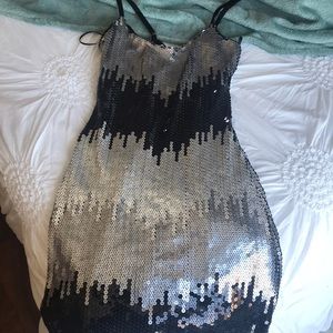 GUESS SEQUINS PARTY DRESS SIZE SMALL
